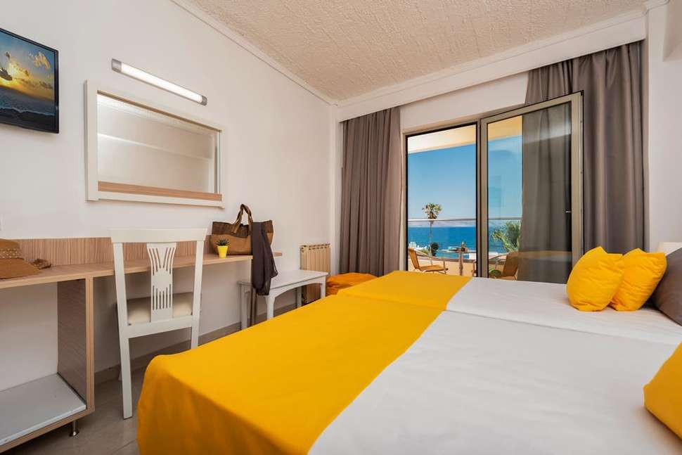 Een foto van Niriides Beach Hotel