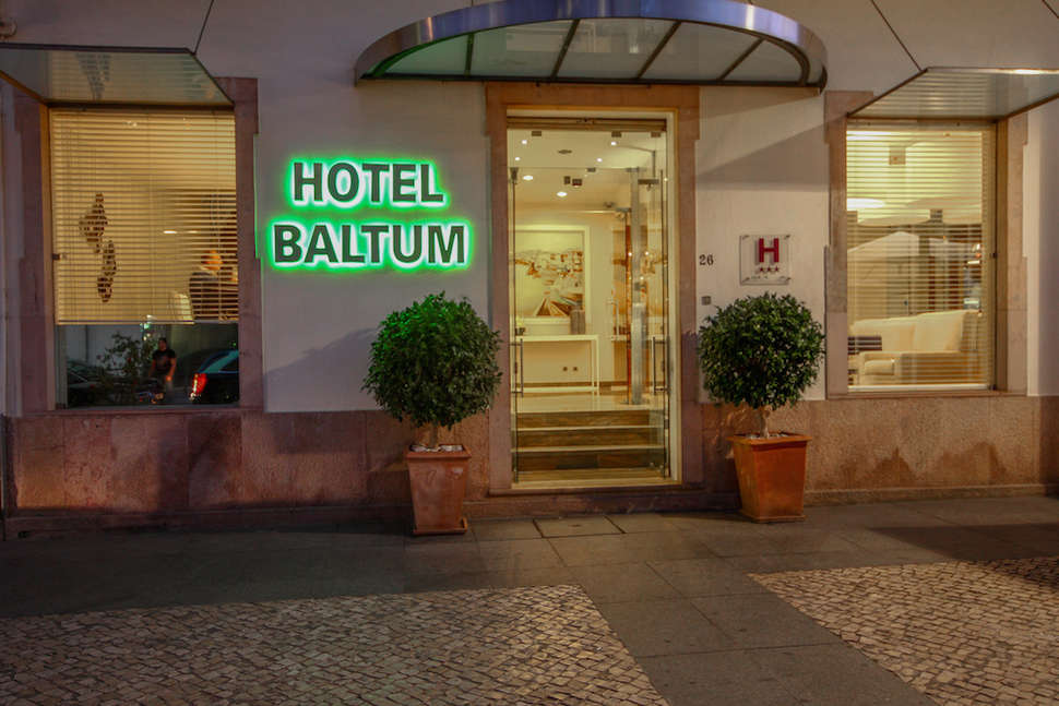 Een foto van de buitenkant van Hotel Baltum