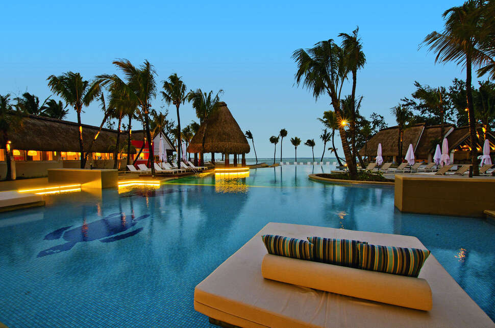 Ein Foto vom Pool im Ambre Resort & Spa
