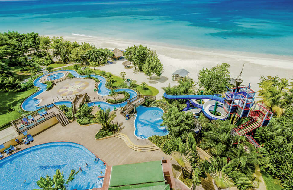 Ein Foto vom Pool im Beaches Negril Resort & Spa