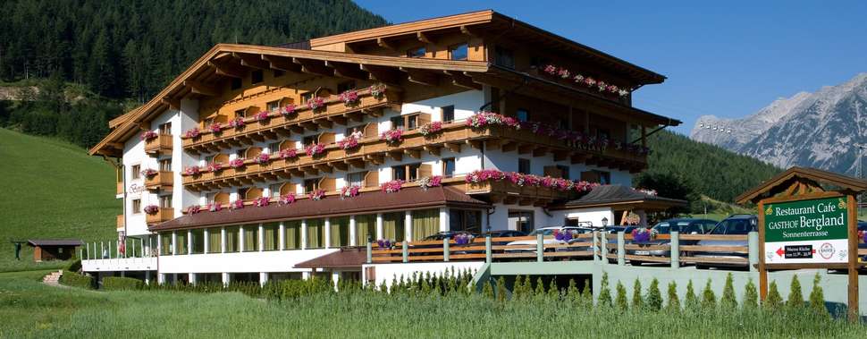 Een foto van de buitenkant van Hotel Bergland & Obertuschenhof