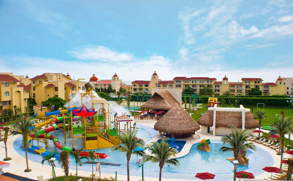 Een foto van het zwembad bij All Ritmo Cancun Resort & Waterpark