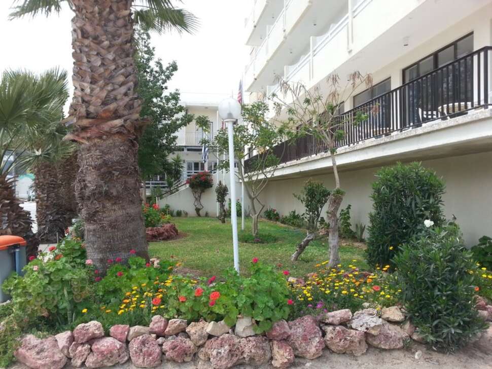 Een foto van de buitenkant van Marion Hotel