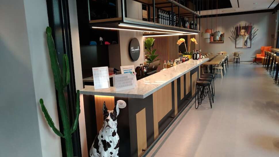 Een foto van The Poet Hotel