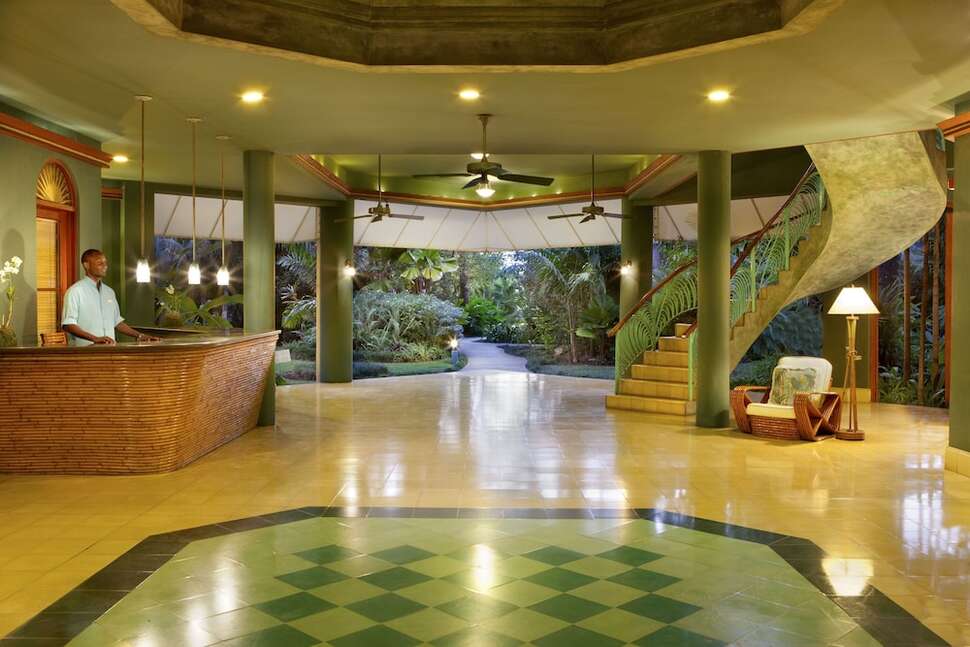 Een foto van het interieur van Hotel Couples Swept Away