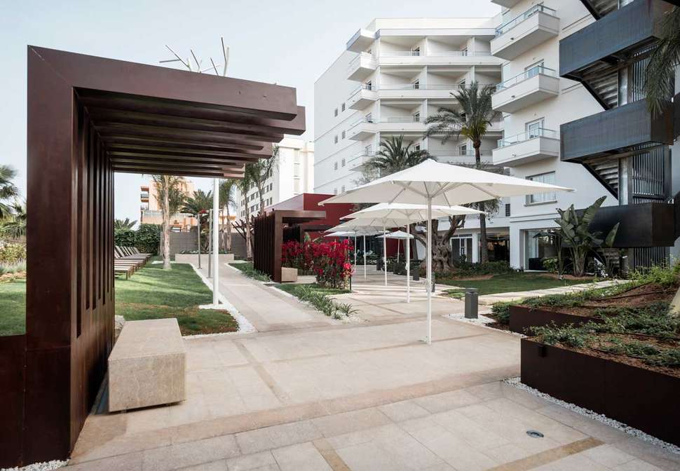 Een foto van het terras bij Pure Salt Garonda