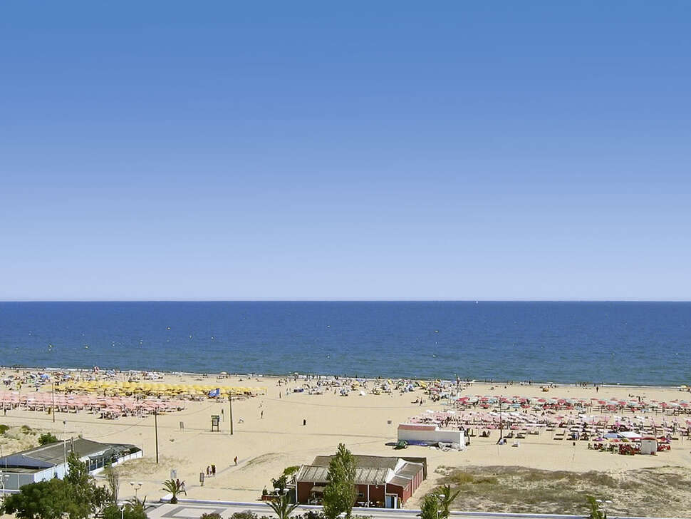 Een foto van het strand bij Hotel & Appartementen Alba