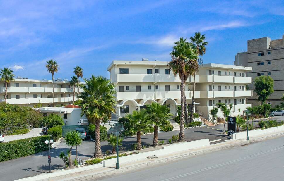 Een foto van de buitenkant van Ixia Dream Beachfront Hotel