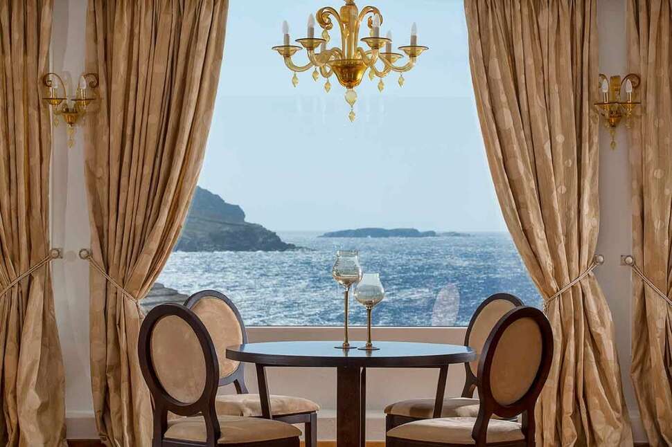 Een foto van het interieur van Manoulas Mykonos Beach Resort