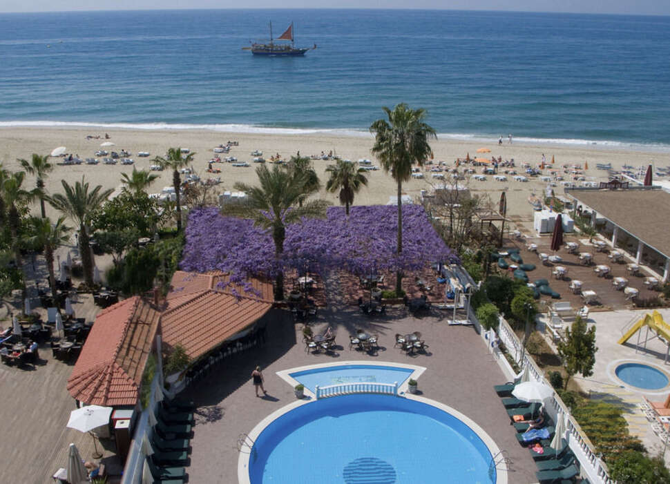 Ein Foto vom Pool im Azak Hotel