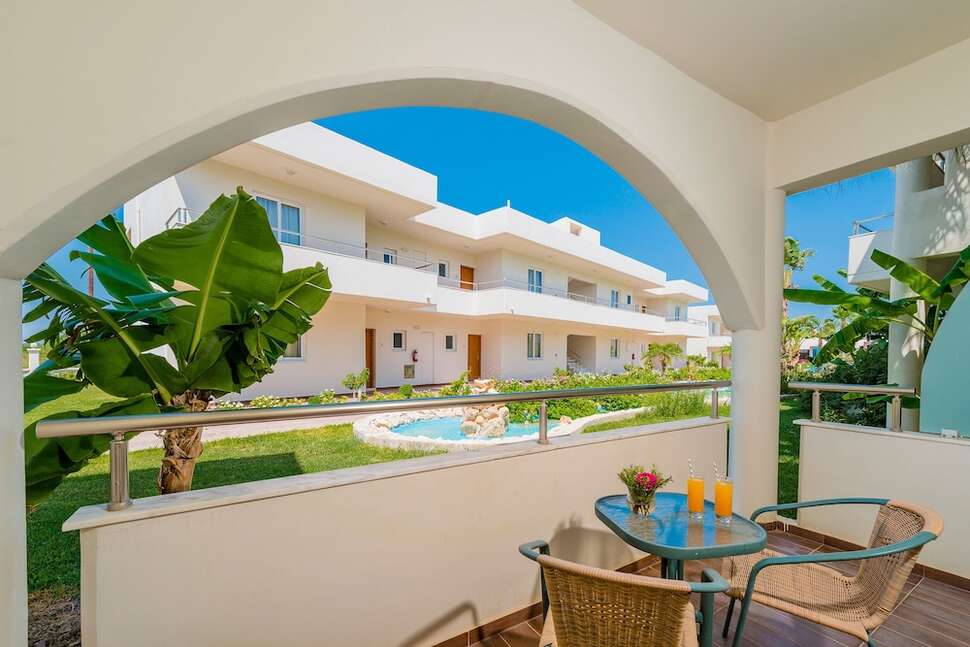 Een foto van de buitenkant van Afandou Bay Resort Suites