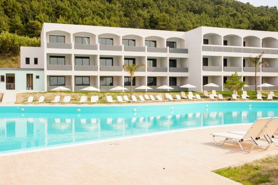 Een foto van het zwembad bij Evita Resort