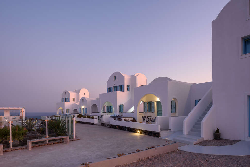 Een foto van de buitenkant van Kalestesia Suites