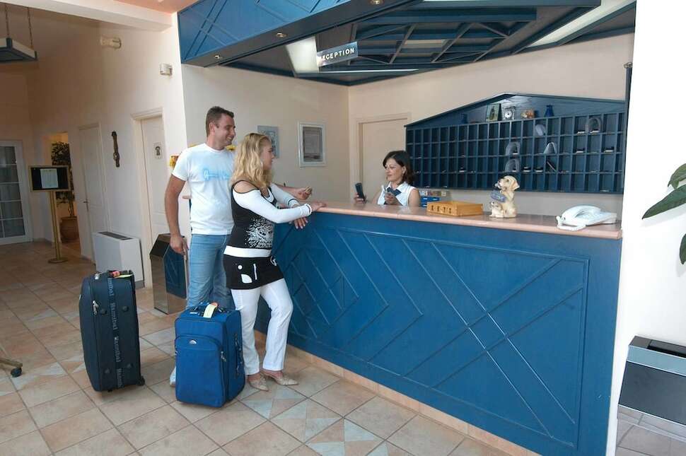 Een foto van het interieur van Porto Skala Hotel