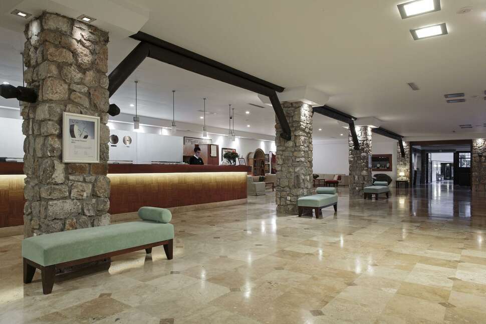 Een foto van het interieur van Marti Resort