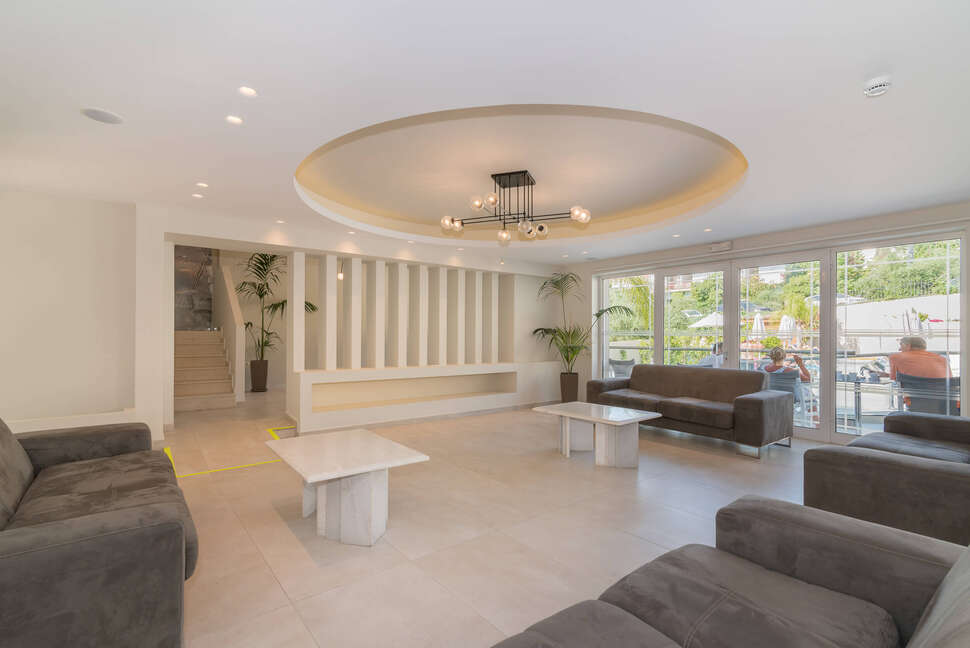 Een foto van het interieur van Altura Hotel