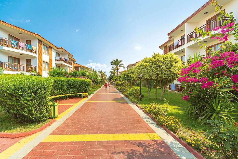 Een foto van de buitenkant van Eftalia Village