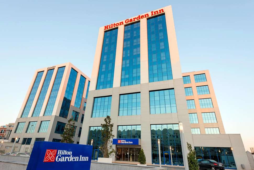 Een foto van de buitenkant van Hilton Garden Inn Sevilla