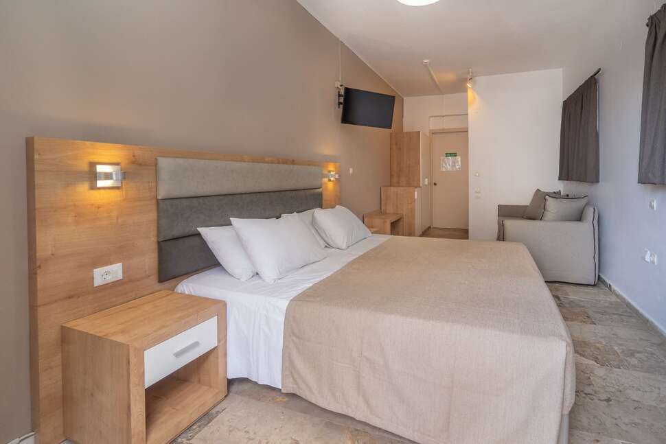 Ein Foto Karavados Beach Hotel