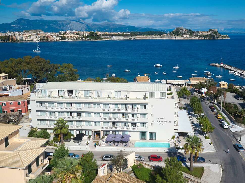 Een foto van de buitenkant van Mon Repos Palace Hotel