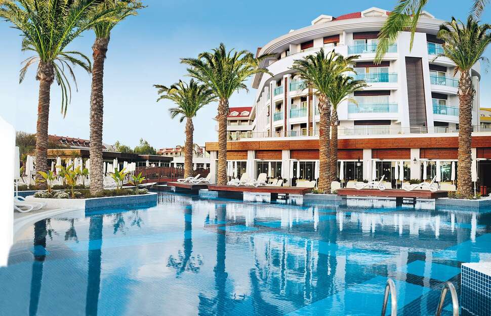 Een foto van het zwembad bij Sunis Evren Beach Resort & Spa