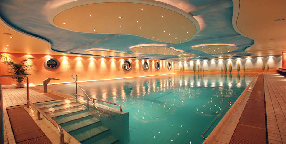 Een foto van het zwembad bij Hotel Hochsauerland 2010
