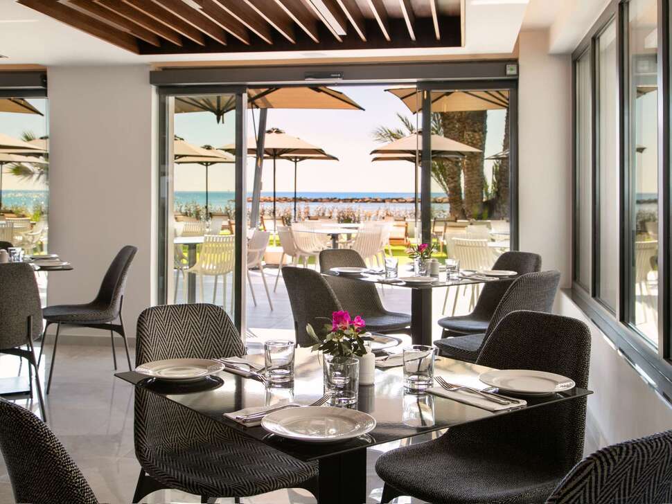 Ein Foto Mercure Larnaca Beach Resort