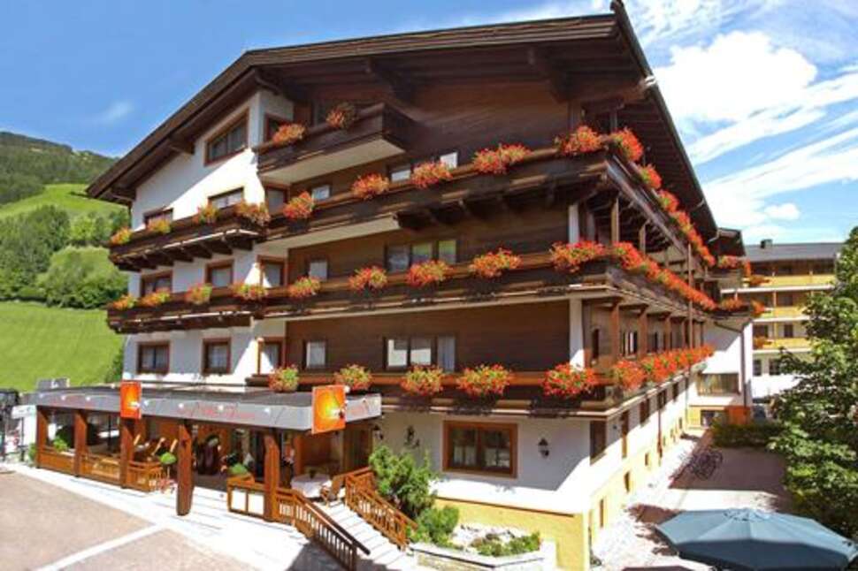 Ein Foto von der Außenansicht des Hotel Eva Village