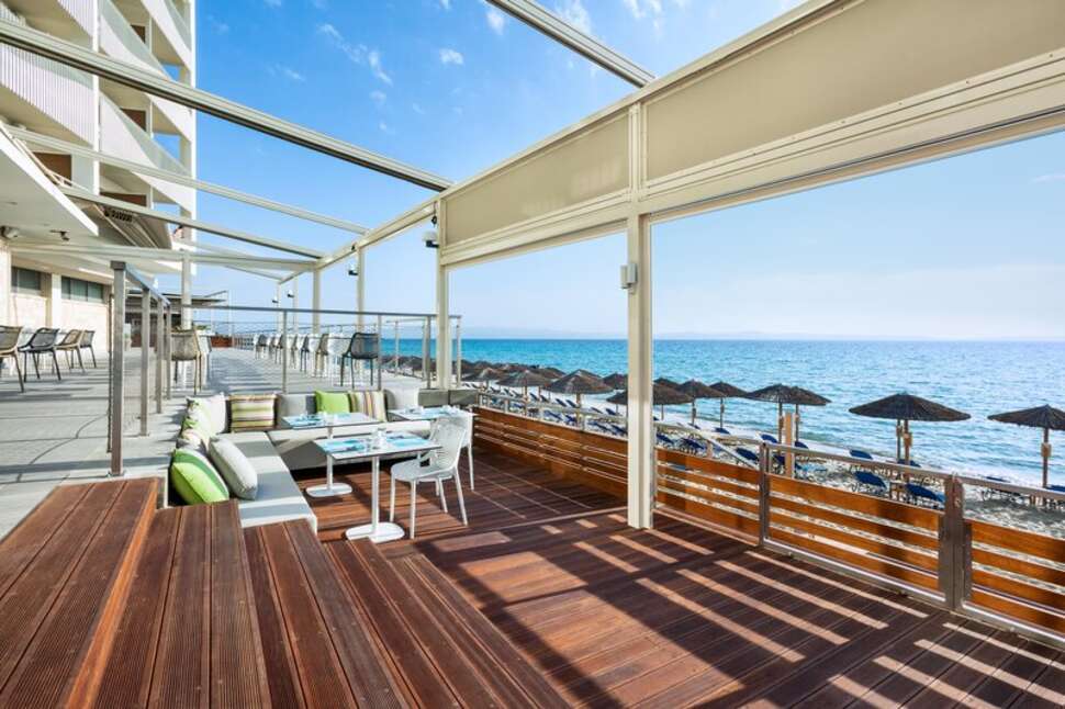 Ein Foto von der Terrasse im Ammon Zeus Hotel