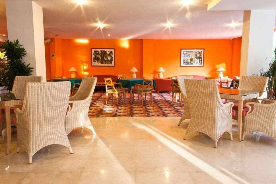 Een foto van het interieur van IFA Altamarena Hotel