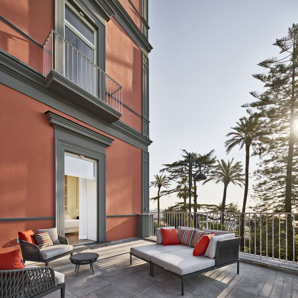Ein Foto De Bonart Naples Curio Collection by Hilton