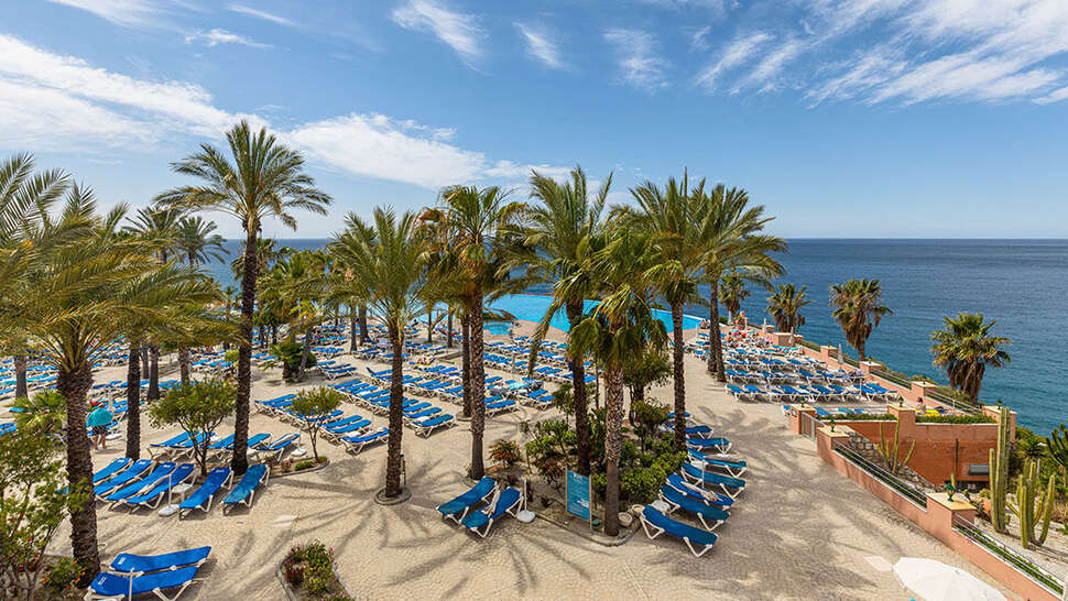 Een foto van het zwembad bij Playacalida Hotel