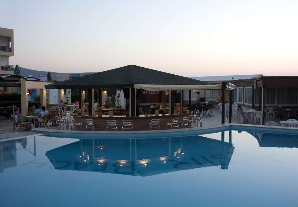 Een foto van het zwembad bij Hotel Astir Beach