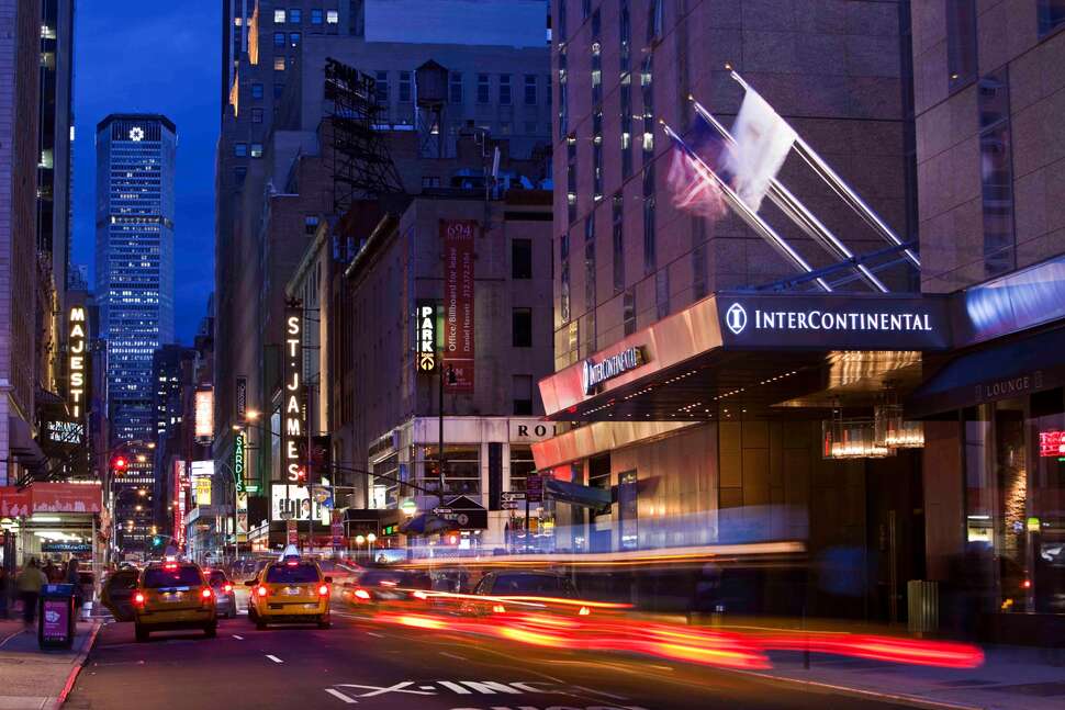 Een foto van de buitenkant van InterContinental New York Times Square
