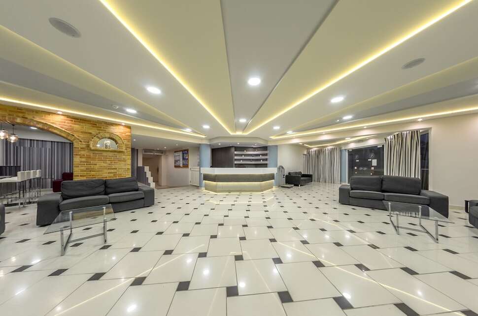 Een foto van het interieur van Karras Hotel