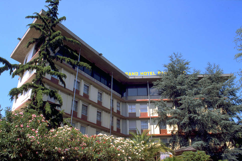 Ein Foto von der Außenansicht des Grand Hotel Panoramic