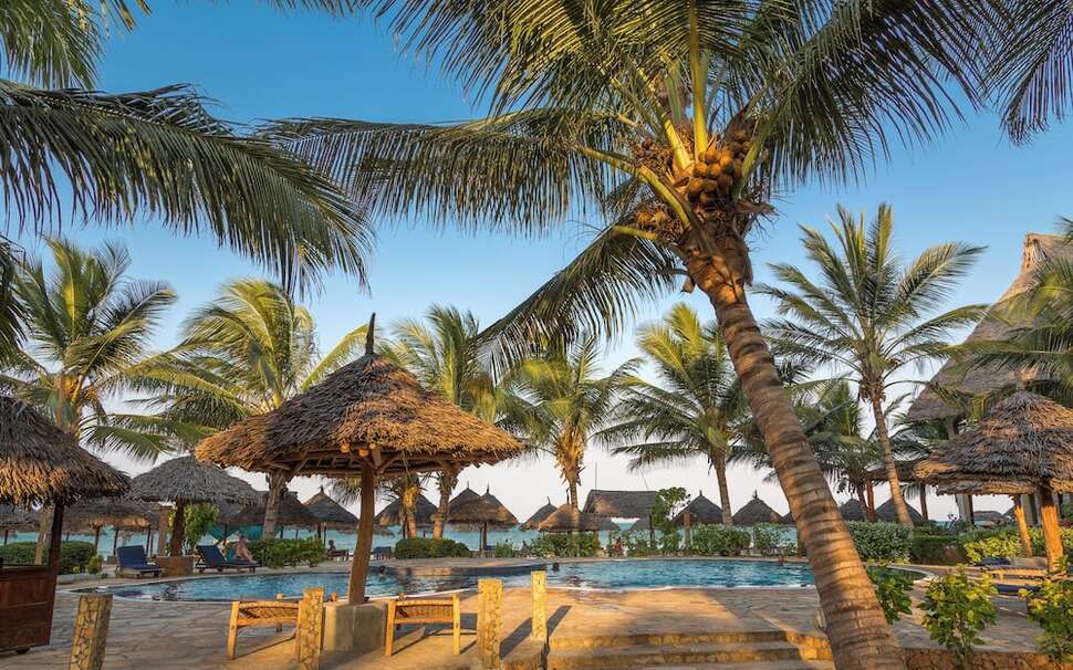 Een foto van het zwembad bij Waridi Beach Resort & Spa