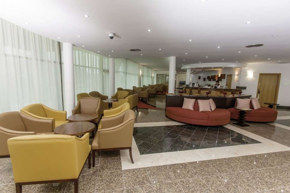 Een foto van het interieur van Angra Marina Hotel