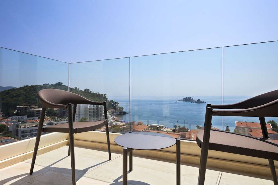 Een foto van Hotel AMI Budva Petrovac