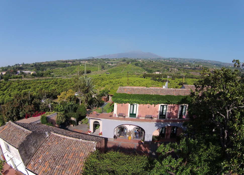 Ein Foto von der Außenansicht des Hotel Etna