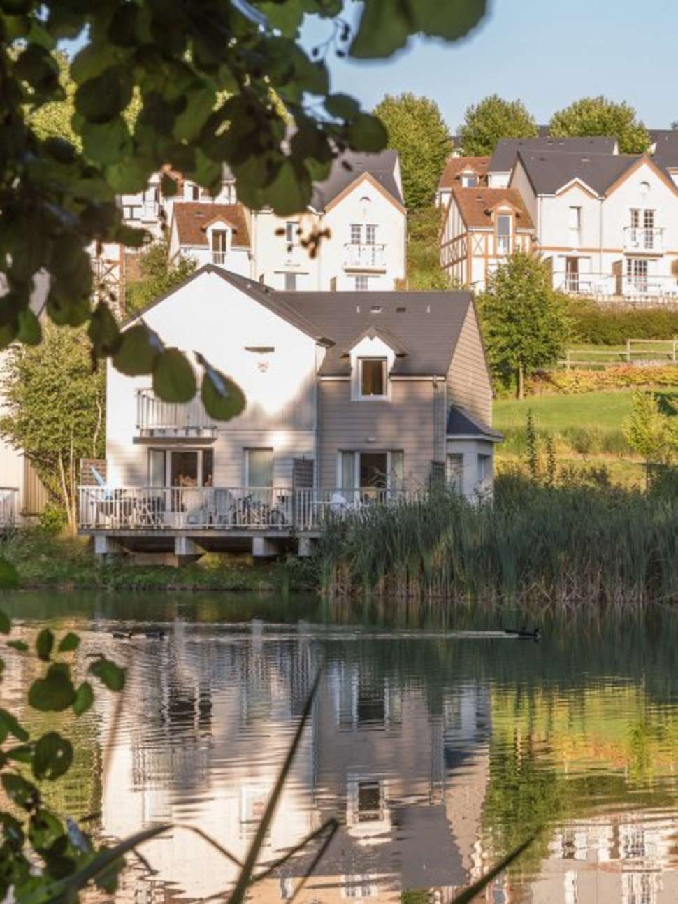 Een foto van de buitenkant van Pierre & Vacances Village Club Normandy Garden