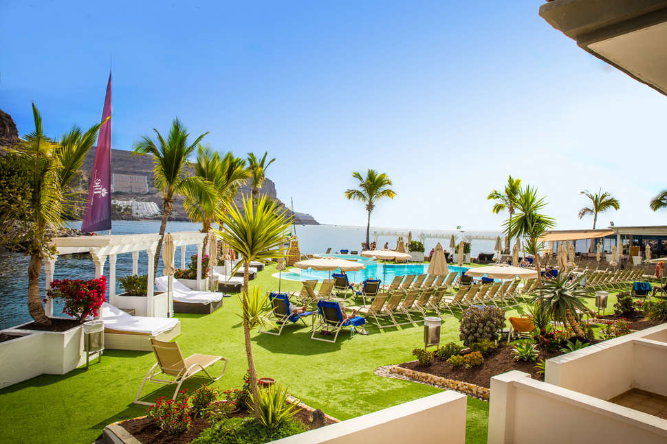 Een foto van het zwembad bij Hotel Livvo Puerto de Mogan