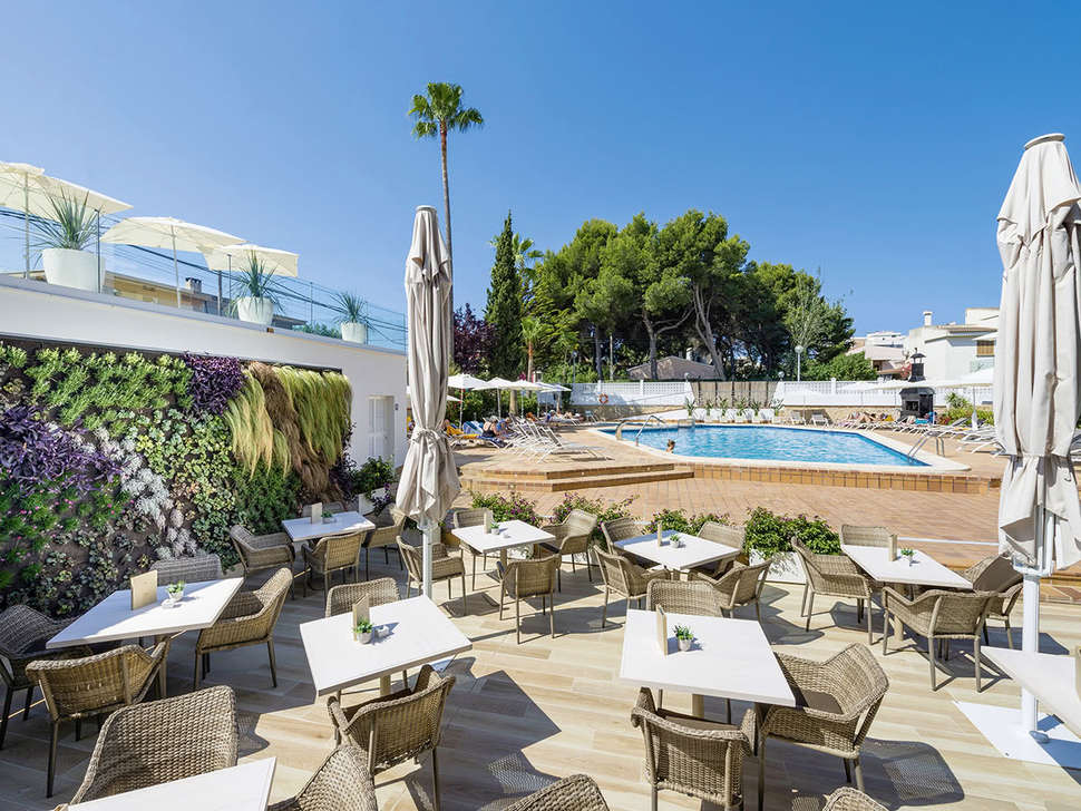 Een foto van het zwembad bij Allsun Hotel Cristobal Colon