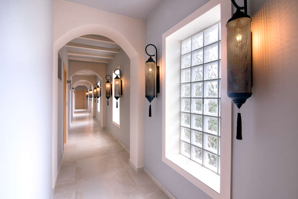 Een foto van het interieur van Neikos Mediterraneo Luxury Suites