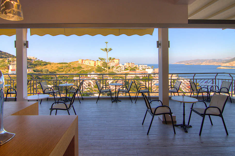 Ein Foto von der Terrasse im Aparthotel Athina
