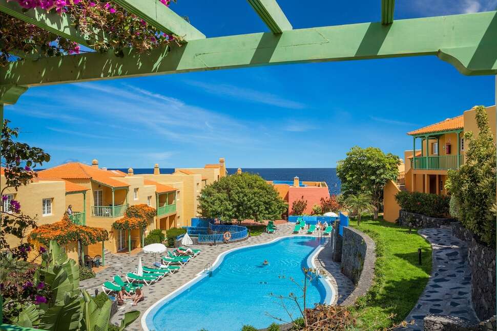 Een foto van het zwembad bij Appartementen La Caleta