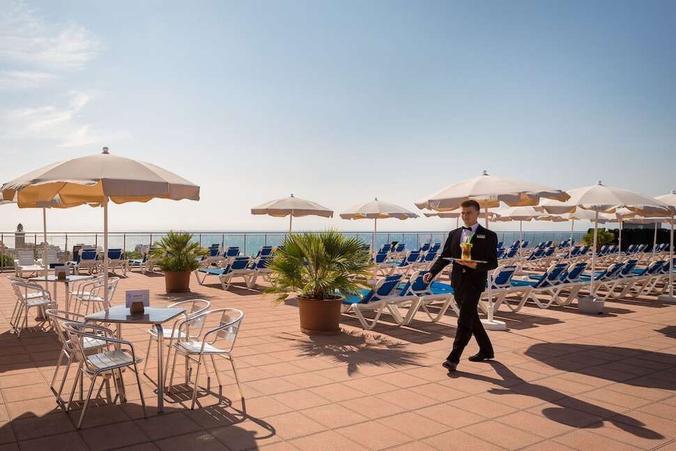 Een foto van het terras bij H-Top Jadhe