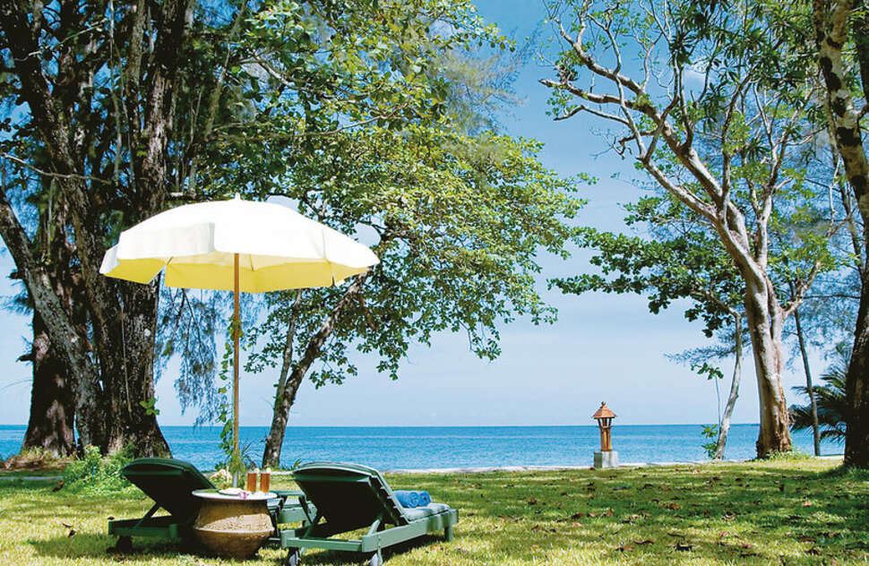 Een foto van het terras bij Khao Lak Merlin Resort