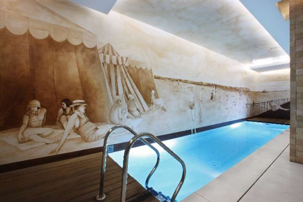 Ein Foto vom Pool im Hotel Lisboa Plaza