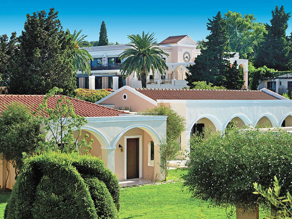 Een foto van de buitenkant van Roda Beach Resort & Spa